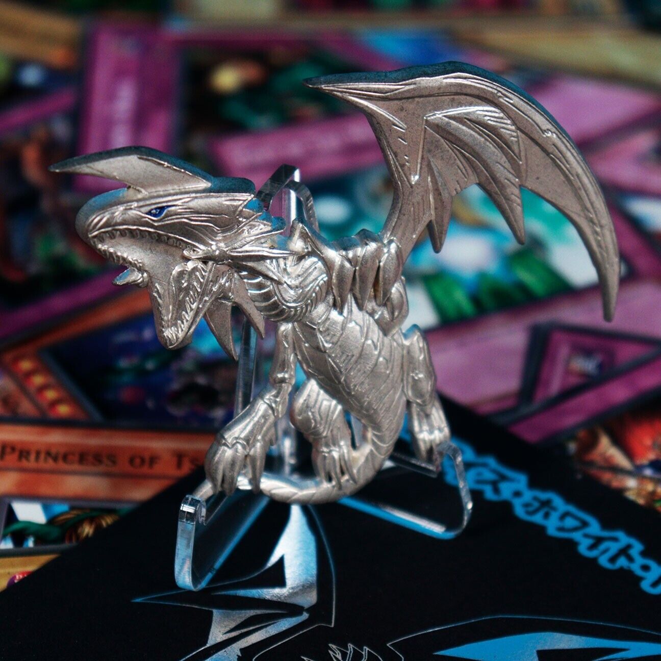 Yu-Gi-Oh! Blue Eyes White Dragon Limited Edition .999 Silver Plated XL Pin Badge