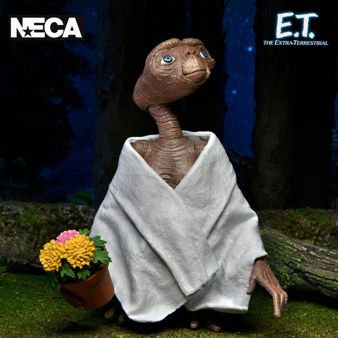  NECA - E.T. the Extra-Terrestrial - 7 scale action figure  series 2 - Night Flight E.T. : Toys & Games